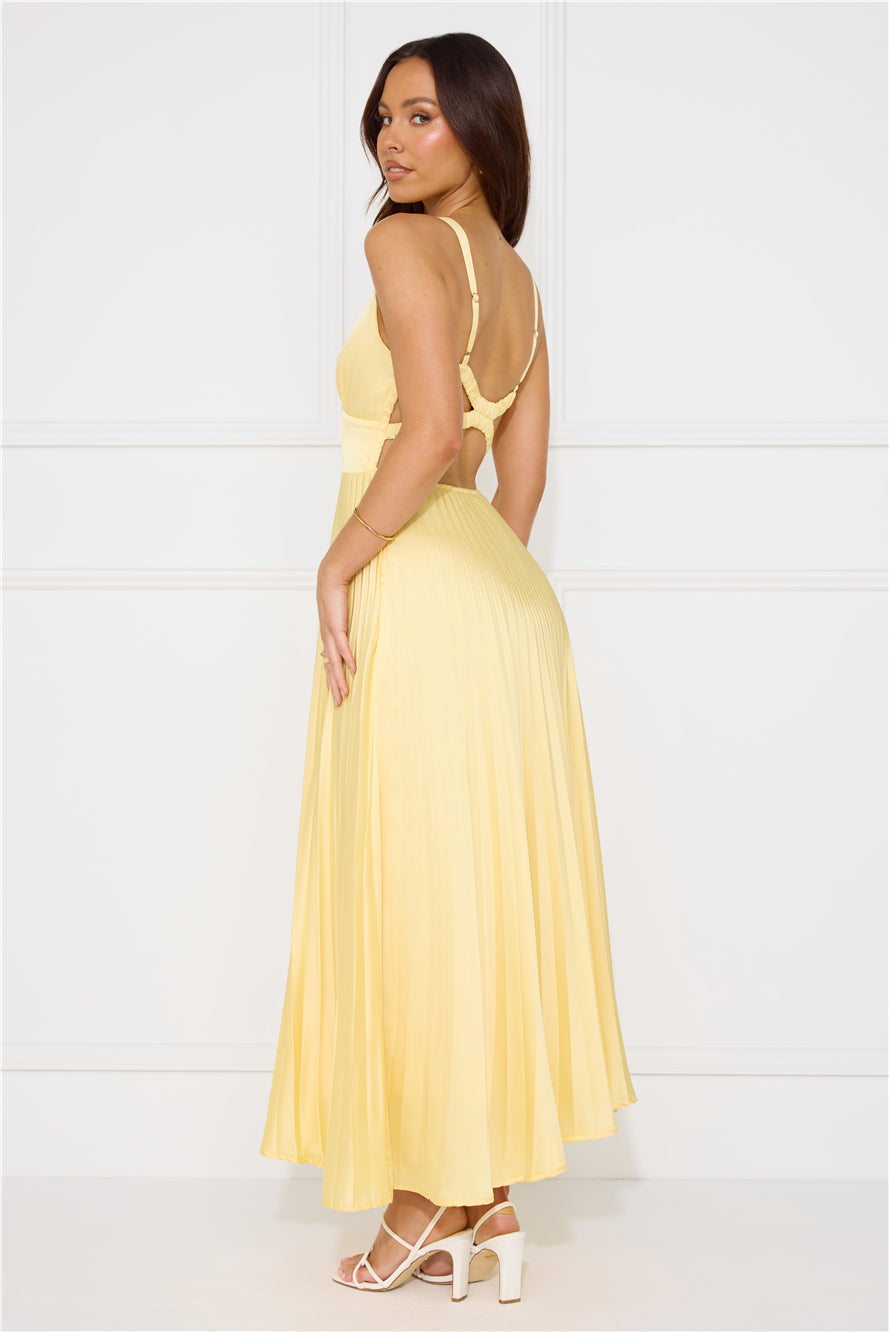 Amelia | Plissiertes Maxikleid Mit Tiefem V-Ausschnitt