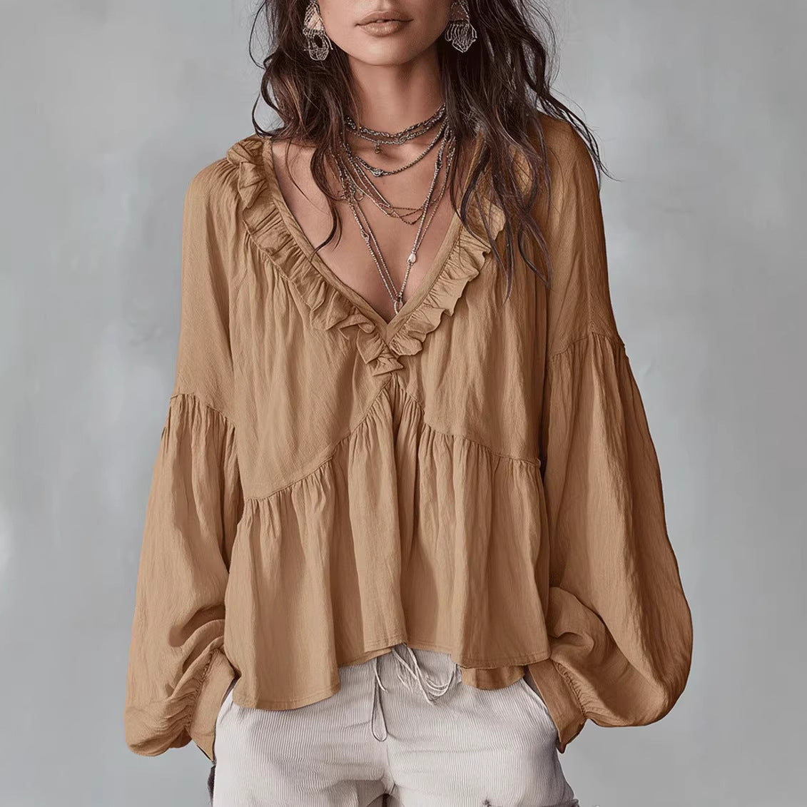 Calypa Damen Bluse mit V-Ausschnitt und Rüschenbesatz