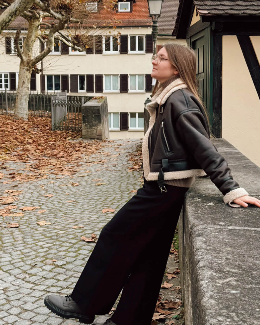 Damen Kurze Jacke mit Reißverschluss, Gürtel und Reverskragen