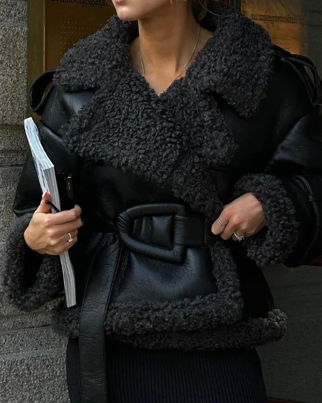 Damen Kurze Jacke mit Reverskragen und Gürtel