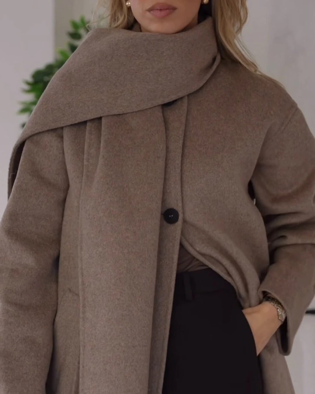 Damenmantel mit Integriertem Schal und Langarm