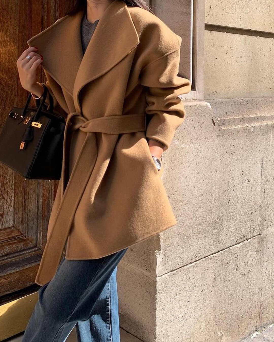 Damenmantel mit Schnürverschluss und Umlegekragen