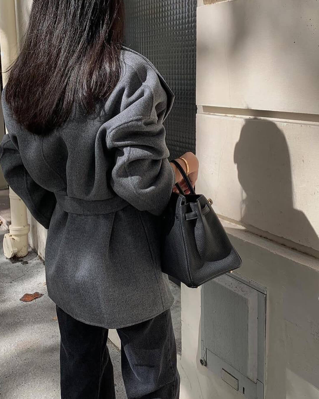 Damenmantel mit Schnürverschluss und Umlegekragen