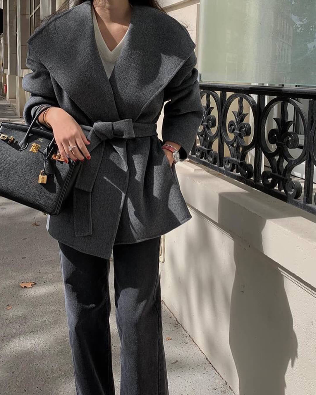 Damenmantel mit Schnürverschluss und Umlegekragen