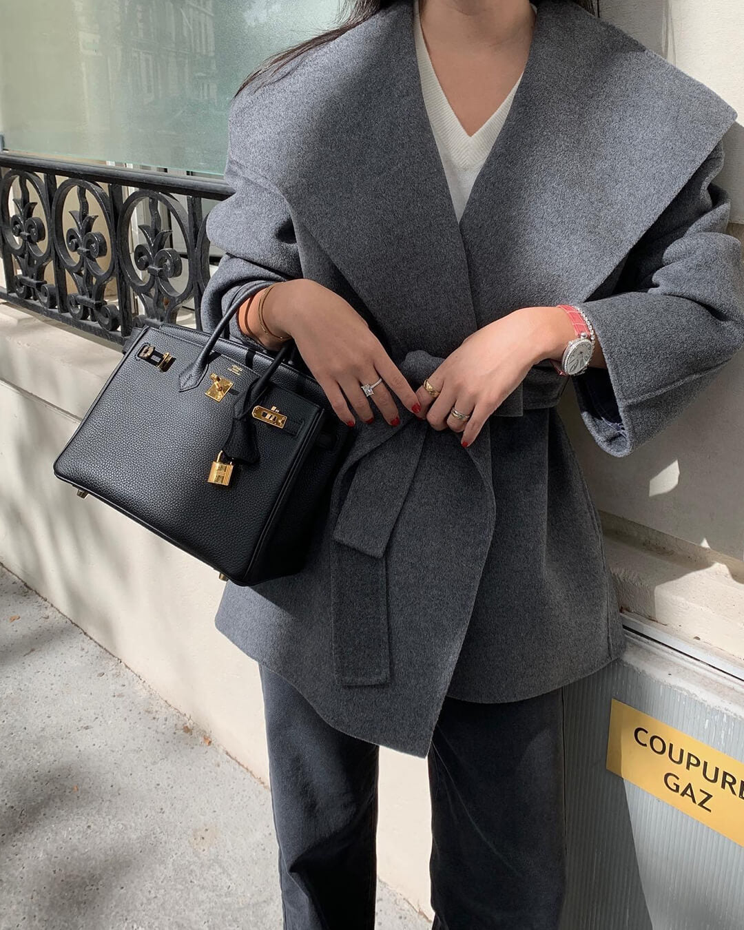 Damenmantel mit Schnürverschluss und Umlegekragen