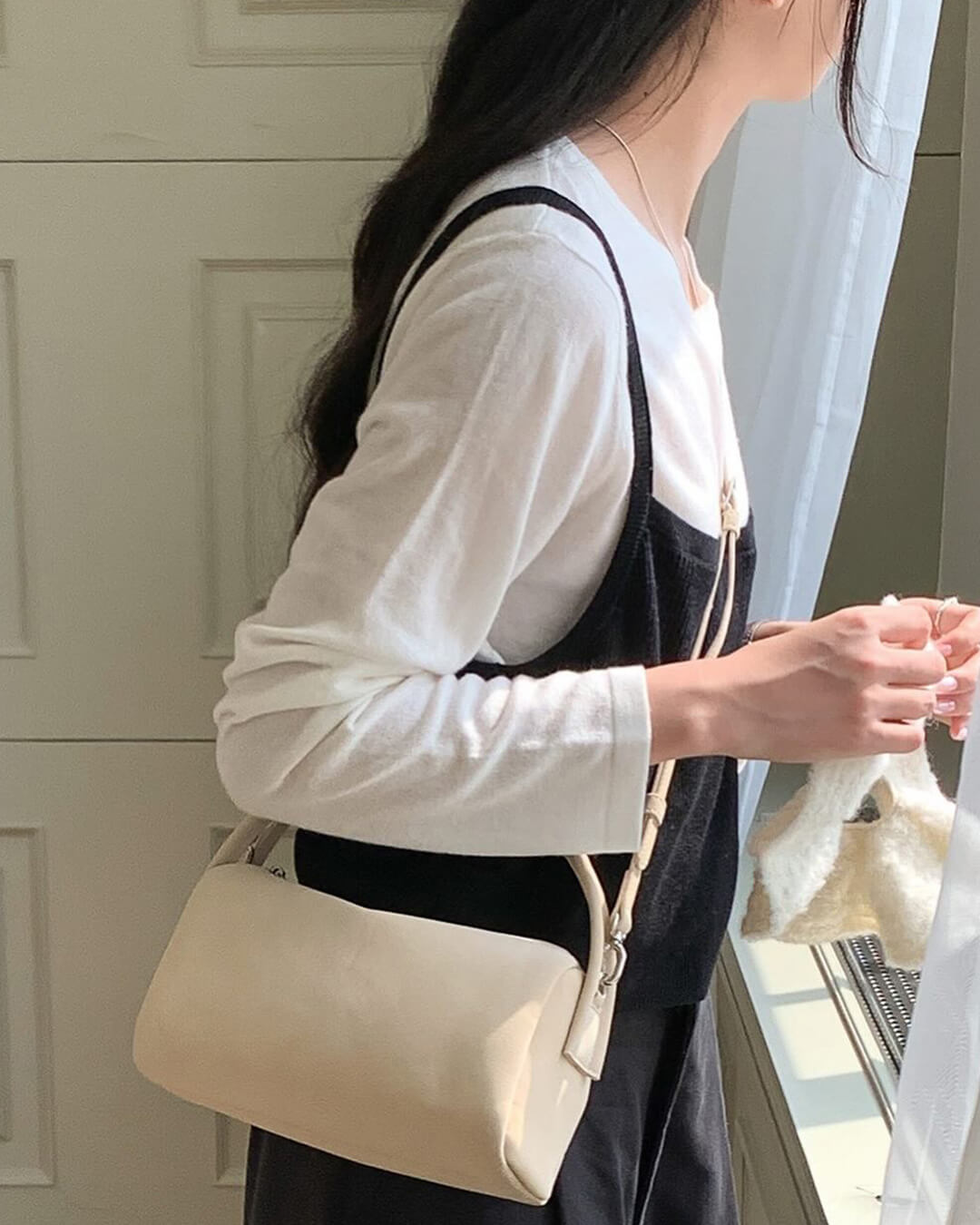 Elvara Schultertasche aus Veloursleder