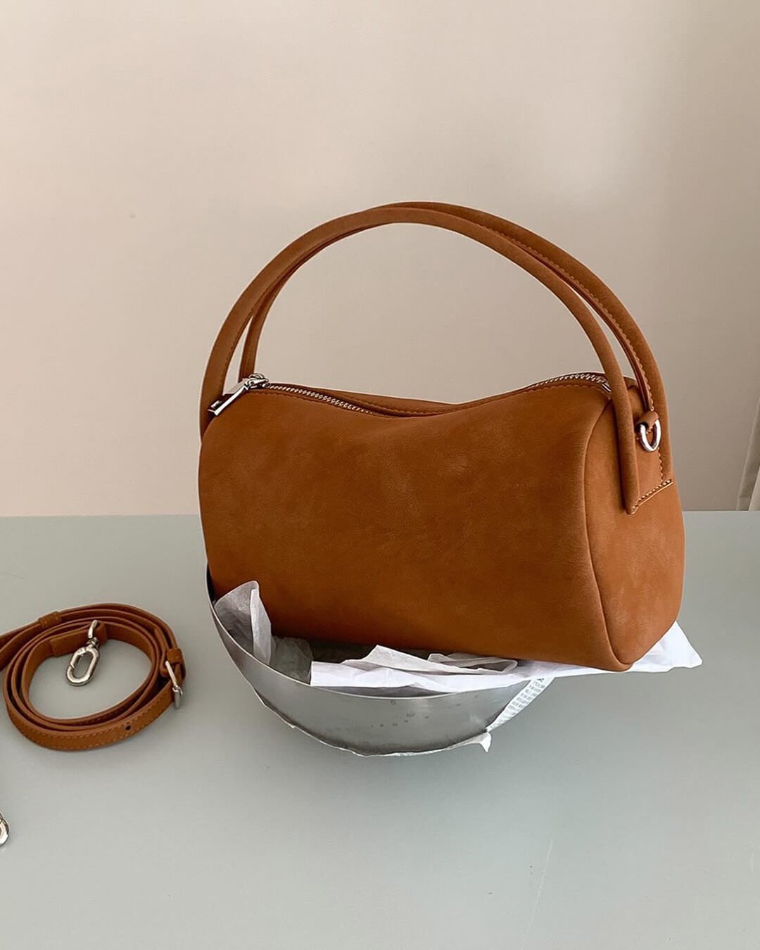 Elvara Schultertasche aus Veloursleder