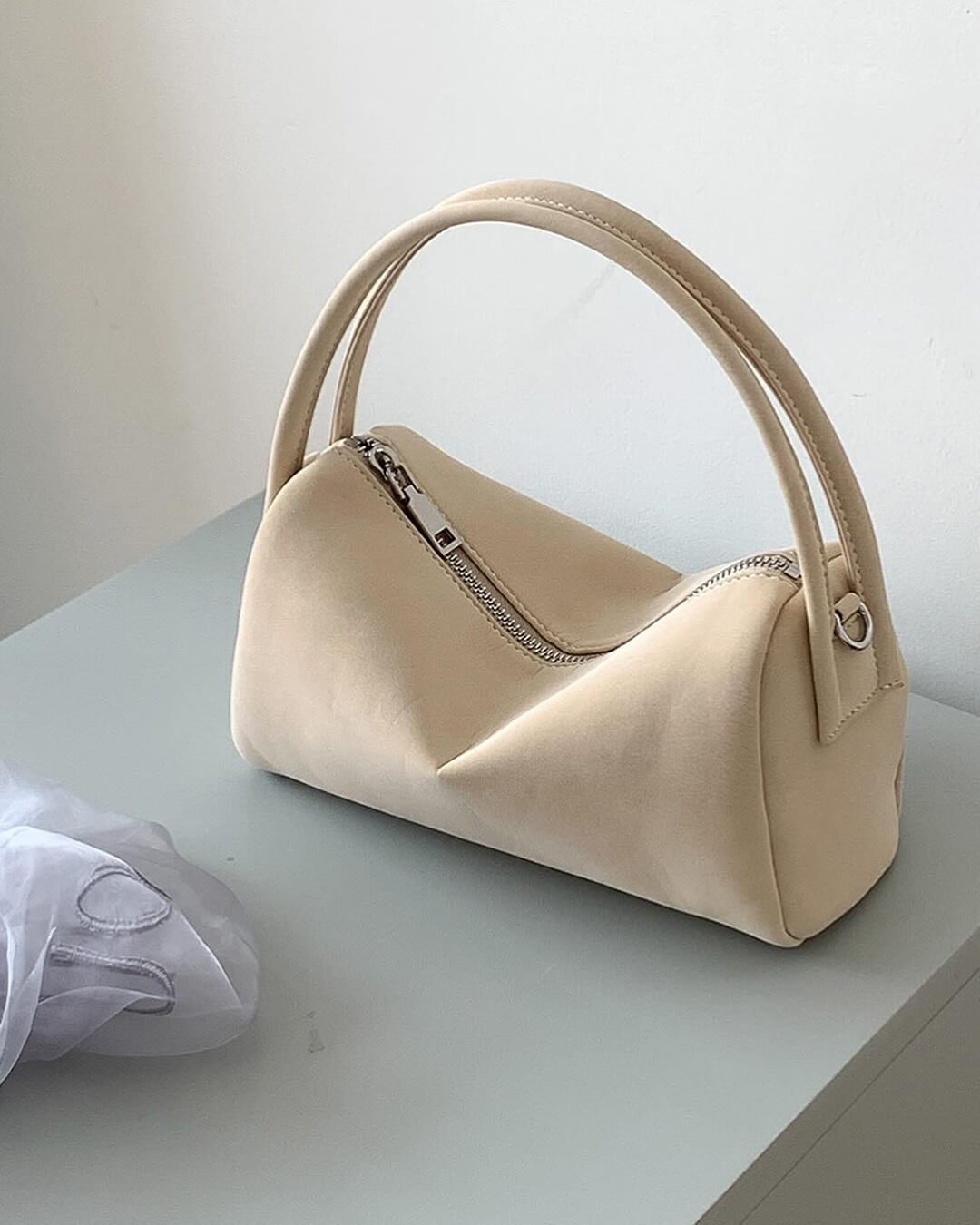 Elvara Schultertasche aus Veloursleder