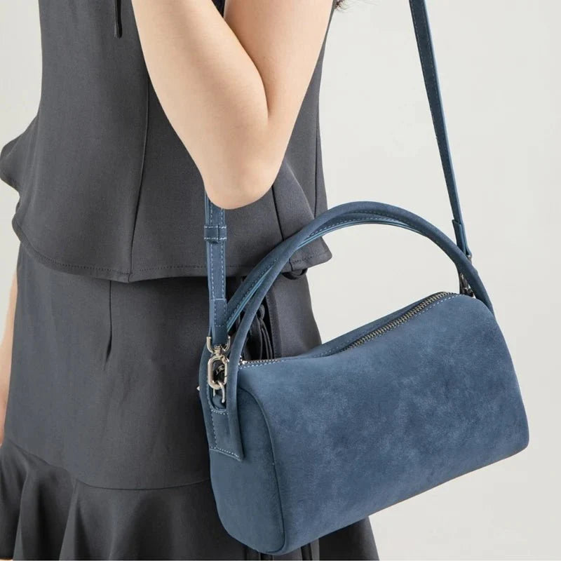 Elvara Schultertasche aus Veloursleder