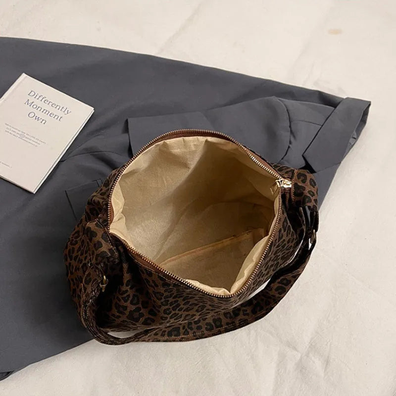 Gavira | Damen Schultertasche mit Leopardenmuster