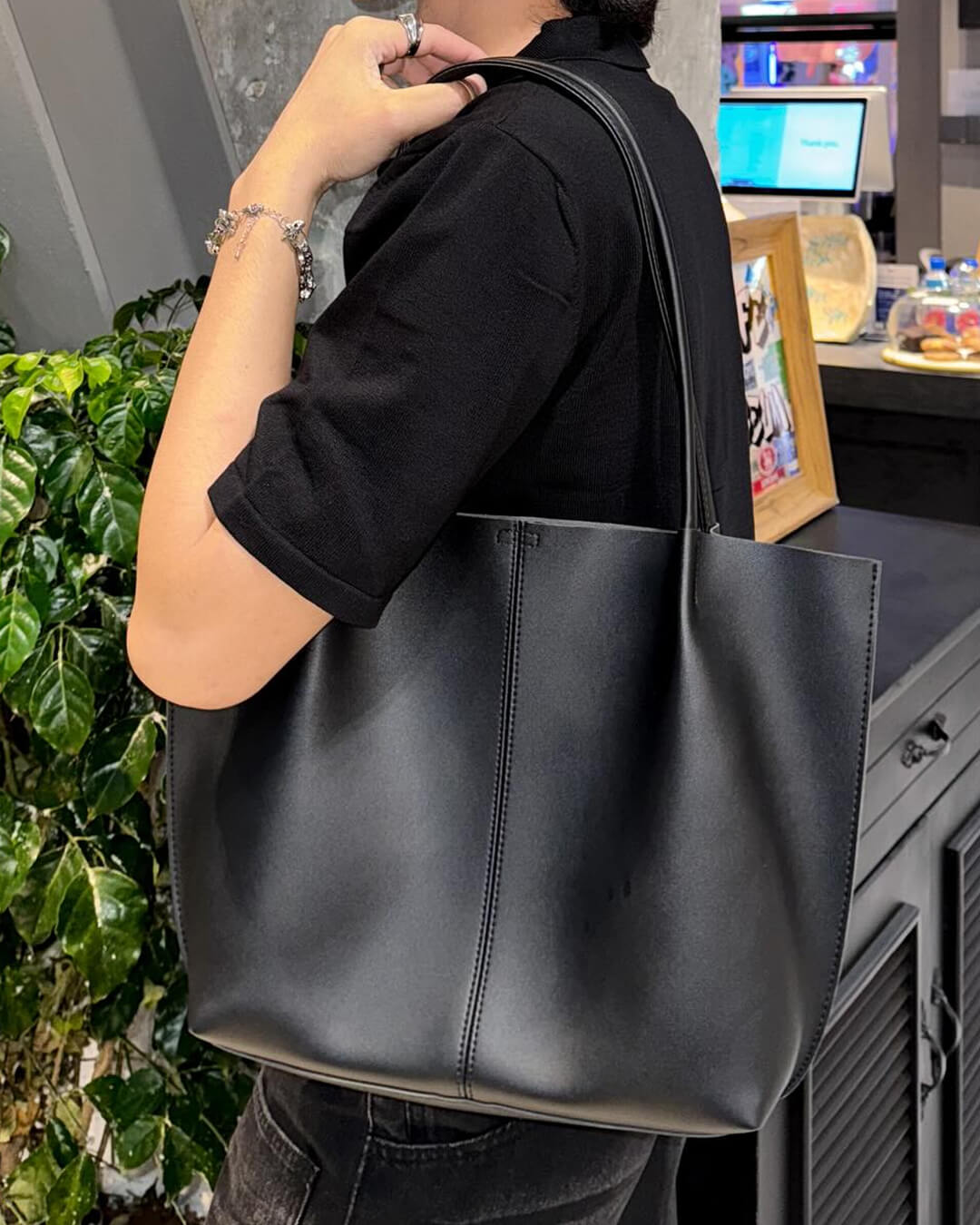 Large Women’s Tote Bag with Open Construction