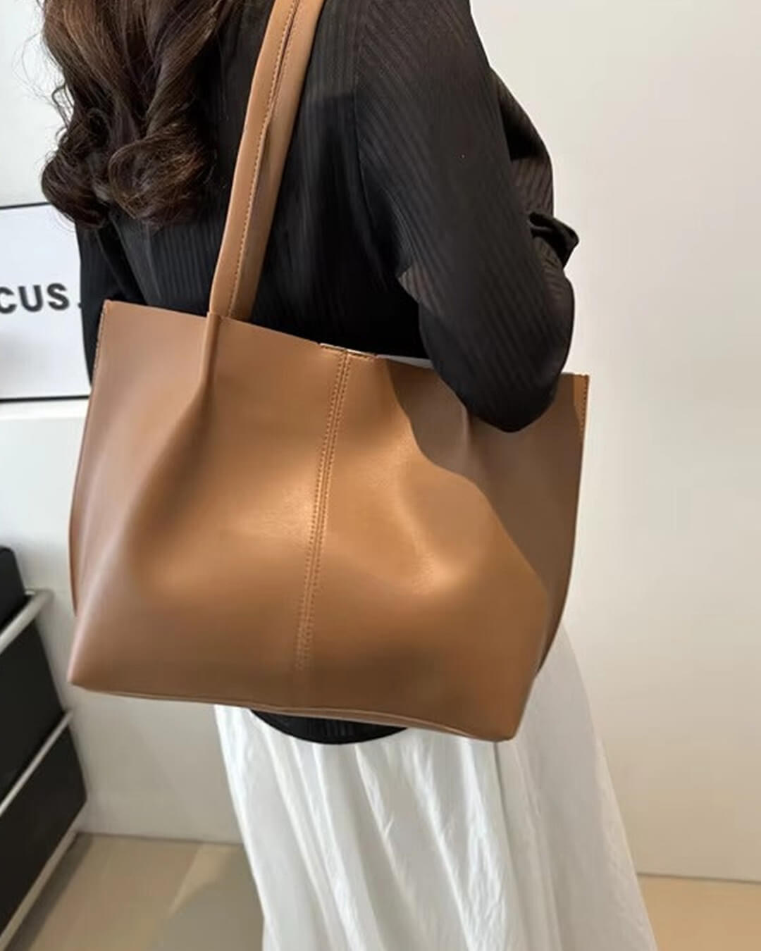 Large Women’s Tote Bag with Open Construction