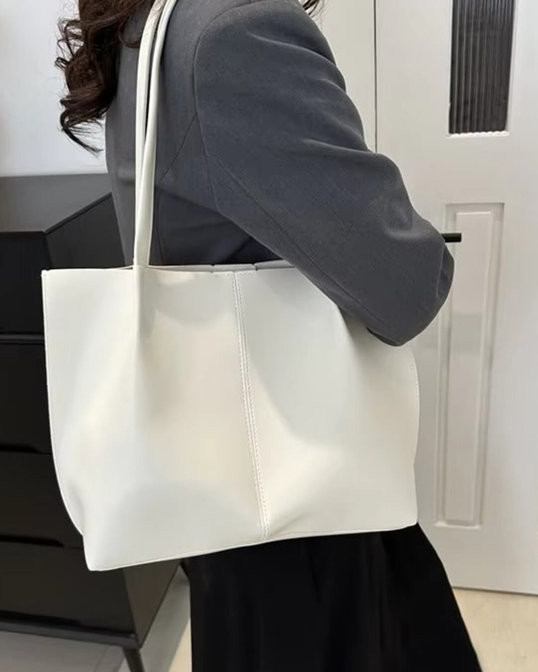 Large Women’s Tote Bag with Open Construction