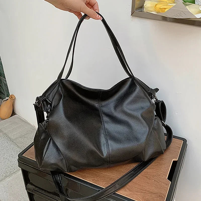 Jorella | Damen Schultertasche mit weicher Silhouette