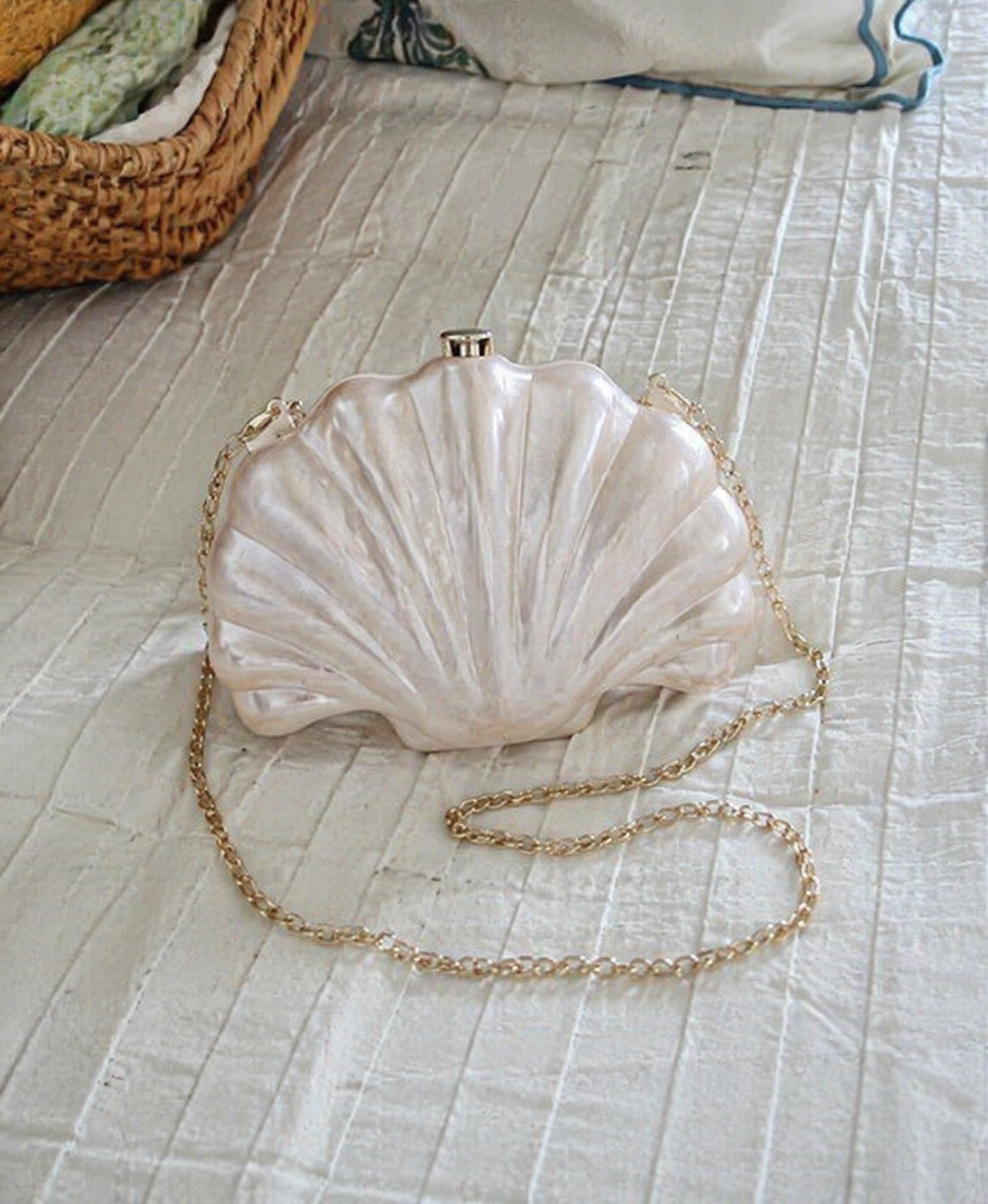 Nertha Damen Clutch Tasche mit Muschelform und Kettenriemen
