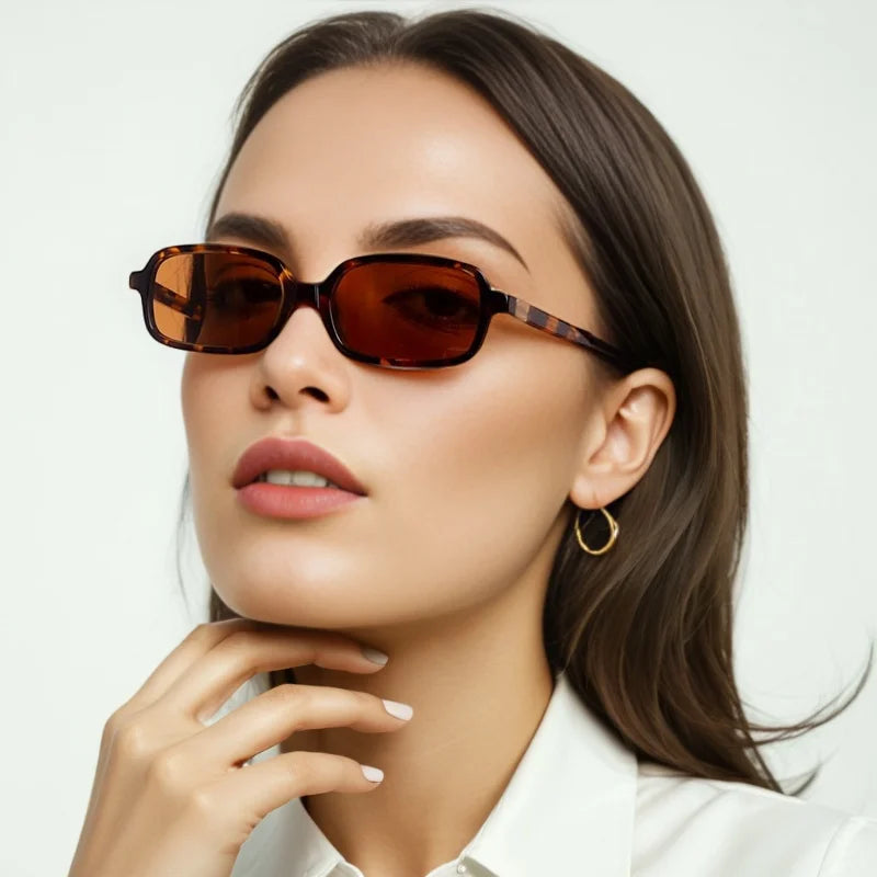 Nyxie Damen Sonnenbrille mit rechteckiger Fassung und getönten Gläsern