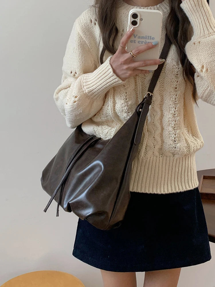 Parevia | Damen Schultertasche mit Hobo-Form