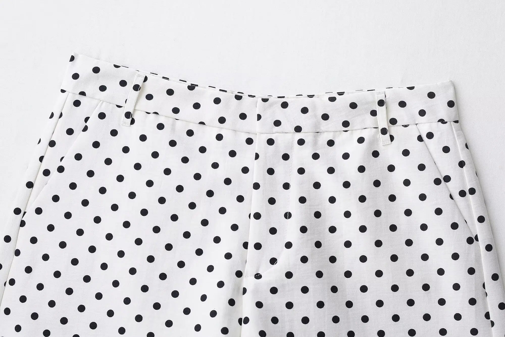 Dotty | Leichte Polka-Dot-Jacke mit Stehkragen & Kordelzug