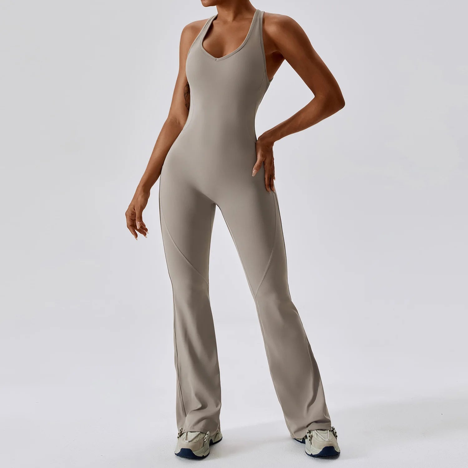 Alira | Yoga Einteiler Mit Figurbetontem Design & Flare-Bein
