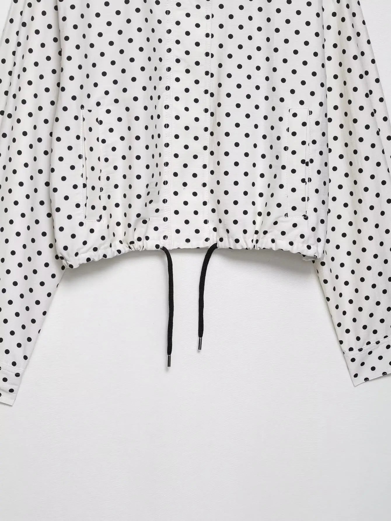 Dotty | Leichte Polka-Dot-Jacke mit Stehkragen & Kordelzug