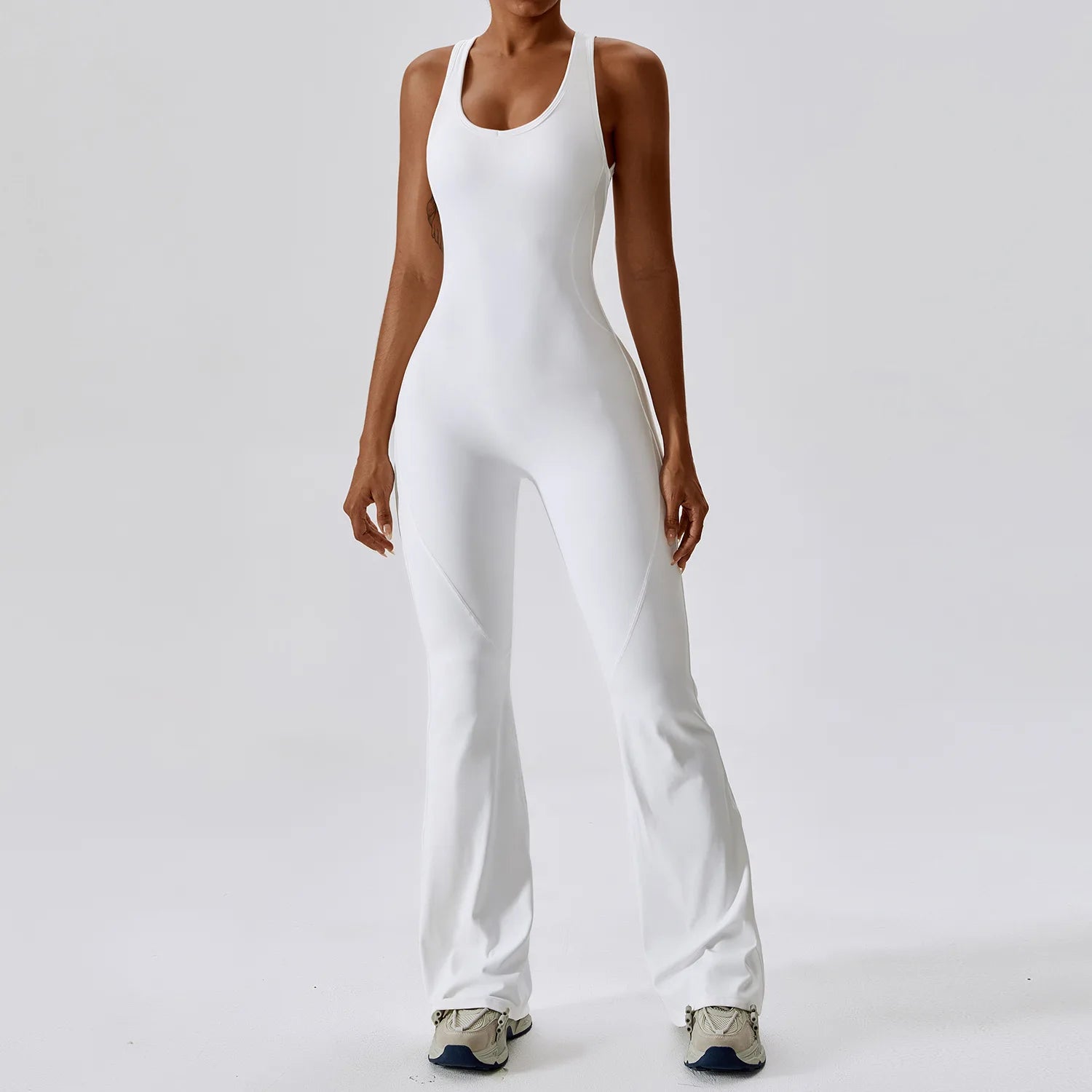 Alira | Yoga Einteiler Mit Figurbetontem Design & Flare-Bein