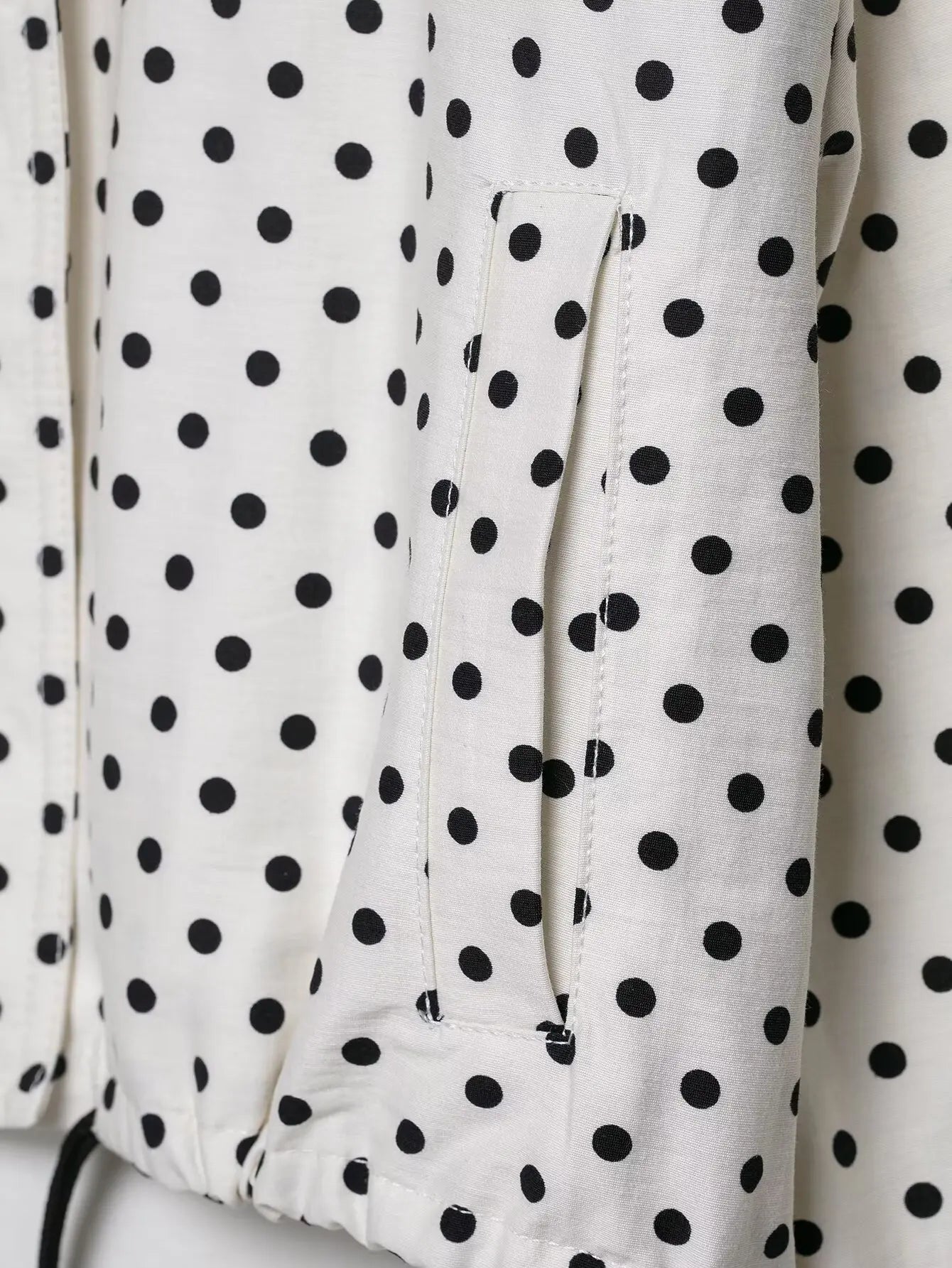 Dotty | Leichte Polka-Dot-Jacke mit Stehkragen & Kordelzug