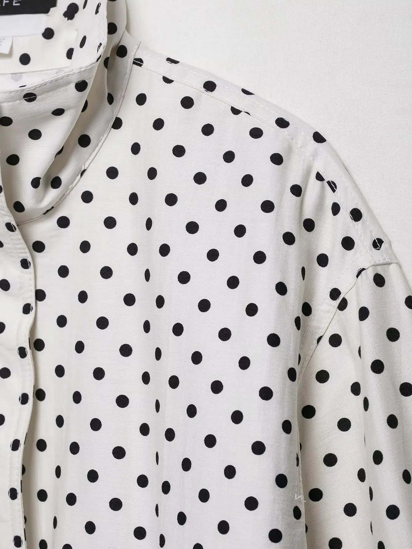 Dotty | Leichte Polka-Dot-Jacke mit Stehkragen & Kordelzug