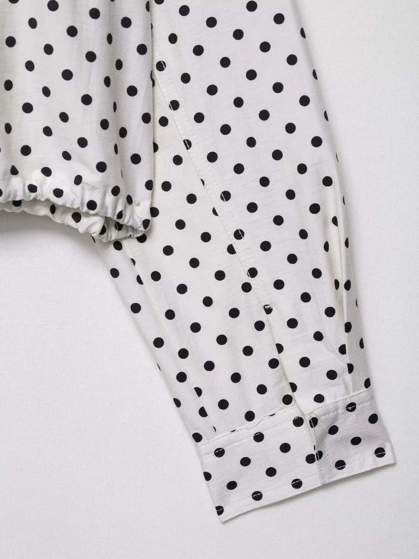 Dotty | Leichte Polka-Dot-Jacke mit Stehkragen & Kordelzug