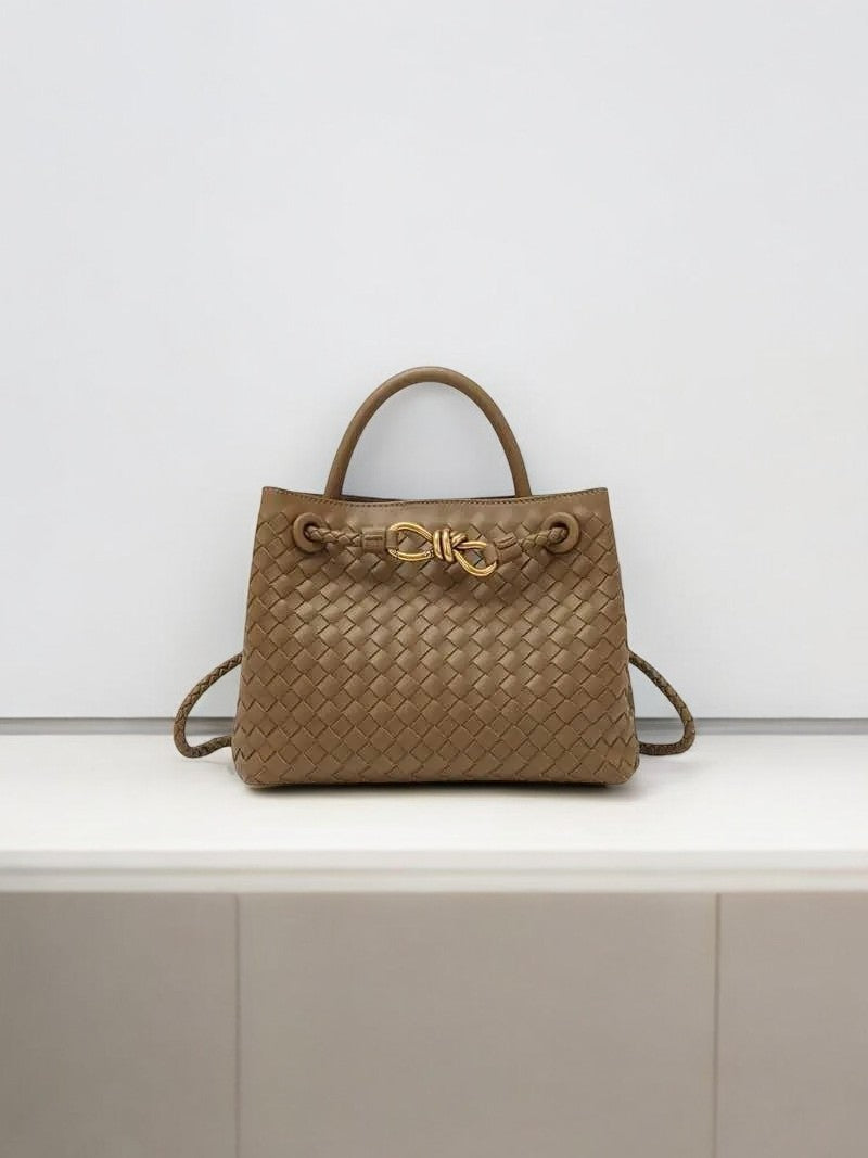 Velira Mini Schultertasche aus Veloursleder