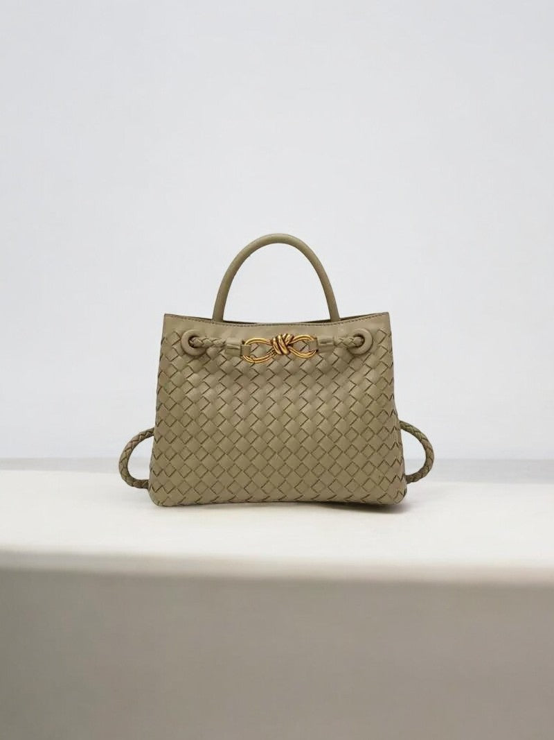 Velira Mini Schultertasche aus Veloursleder