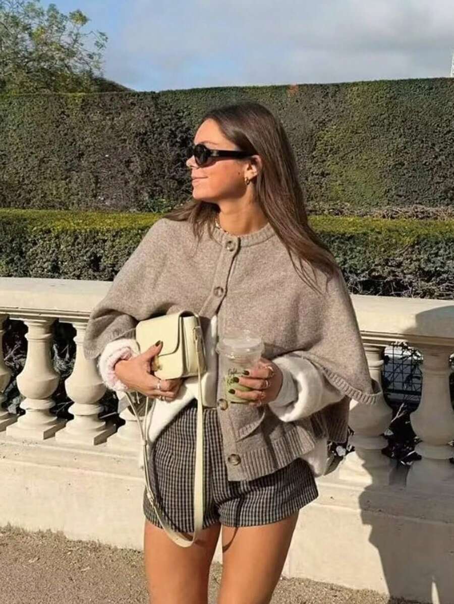 Noemi | Strickcape Mit Knopfleiste