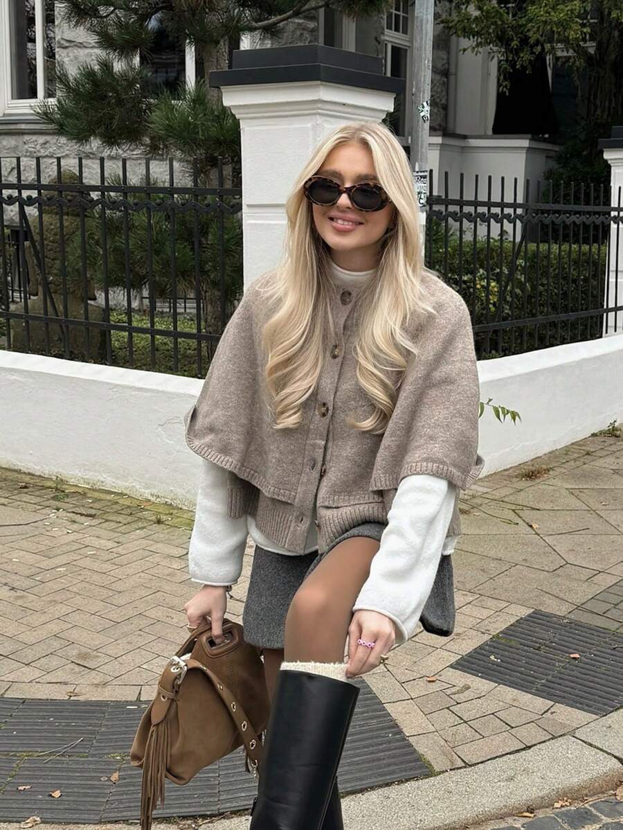 Noemi | Strickcape Mit Knopfleiste