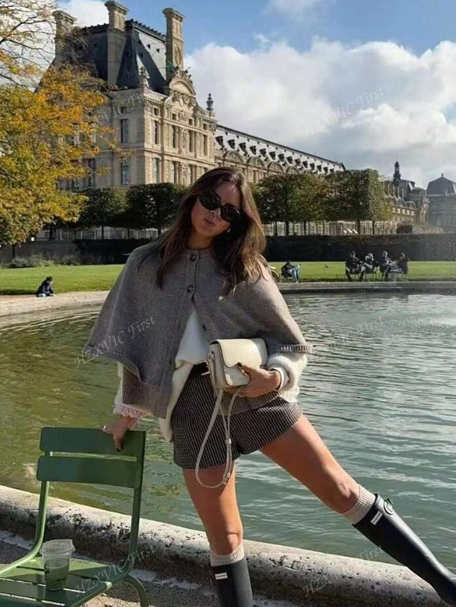 Noemi | Strickcape Mit Knopfleiste