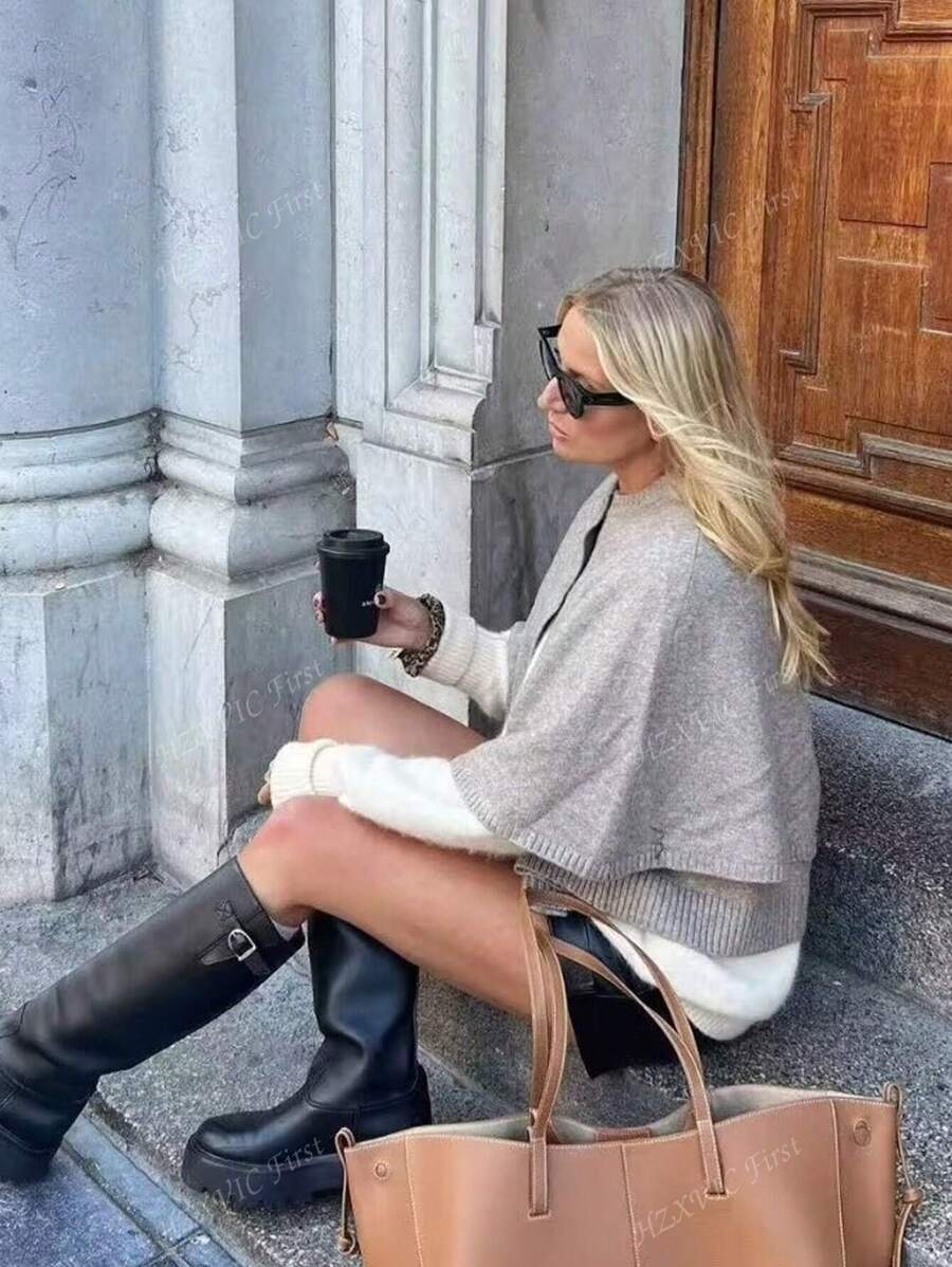 Noemi | Strickcape Mit Knopfleiste