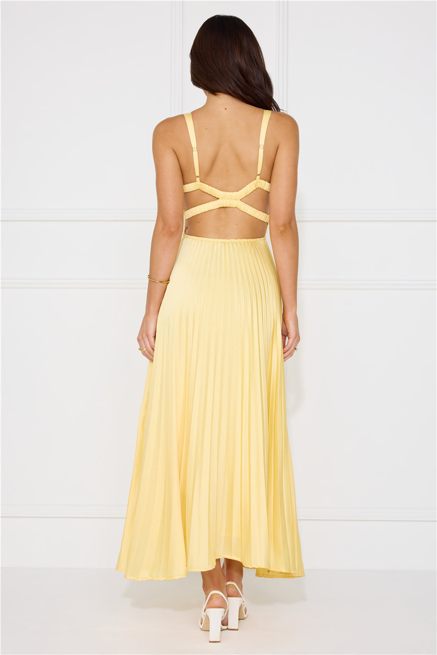 Amelia | Plissiertes Maxikleid Mit Tiefem V-Ausschnitt