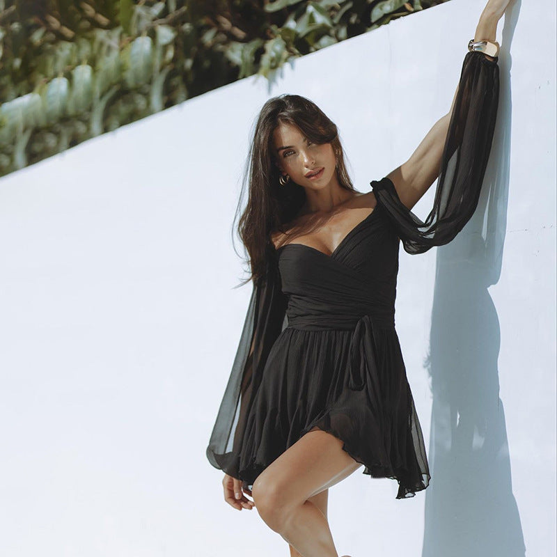 Alma | Short, fitted dress