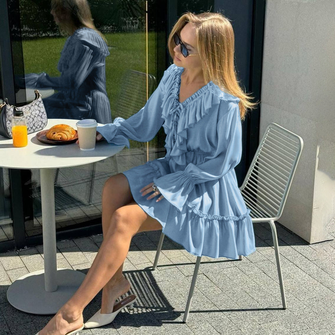 Julie | Kurzes Kleid mit Rüschen und Puffärmeln