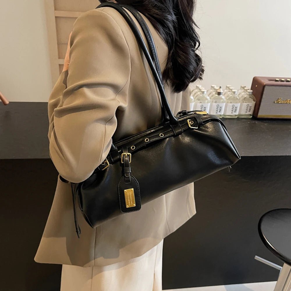 Audrey Schultertasche im Barrel-Design aus PU-Leder