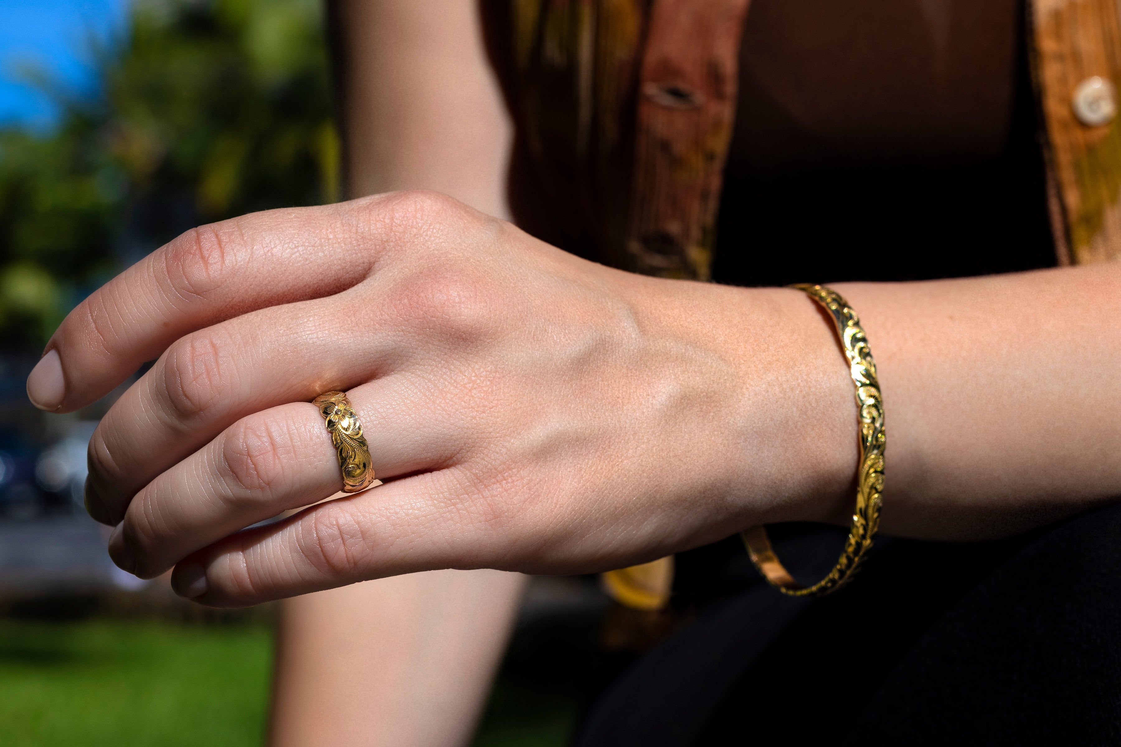 Aurevia | Women's Ring with Engraved Pattern