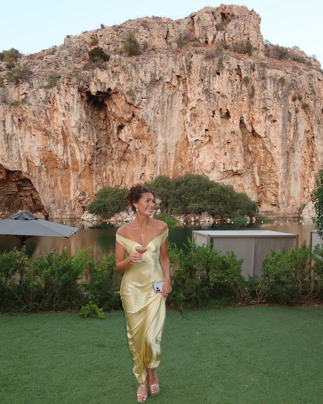 LEA | LANGES RÜCKENFREIES KLEID AUS SATIN