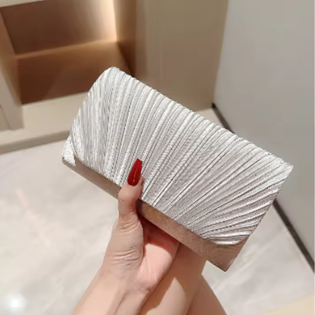 Circe Damen Clutch Tasche mit strukturierter Klappe und Kettenriemen