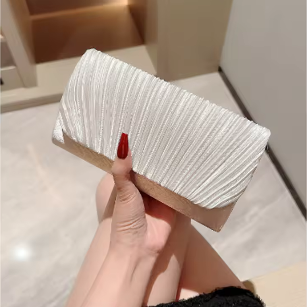 Circe Damen Clutch Tasche mit strukturierter Klappe und Kettenriemen