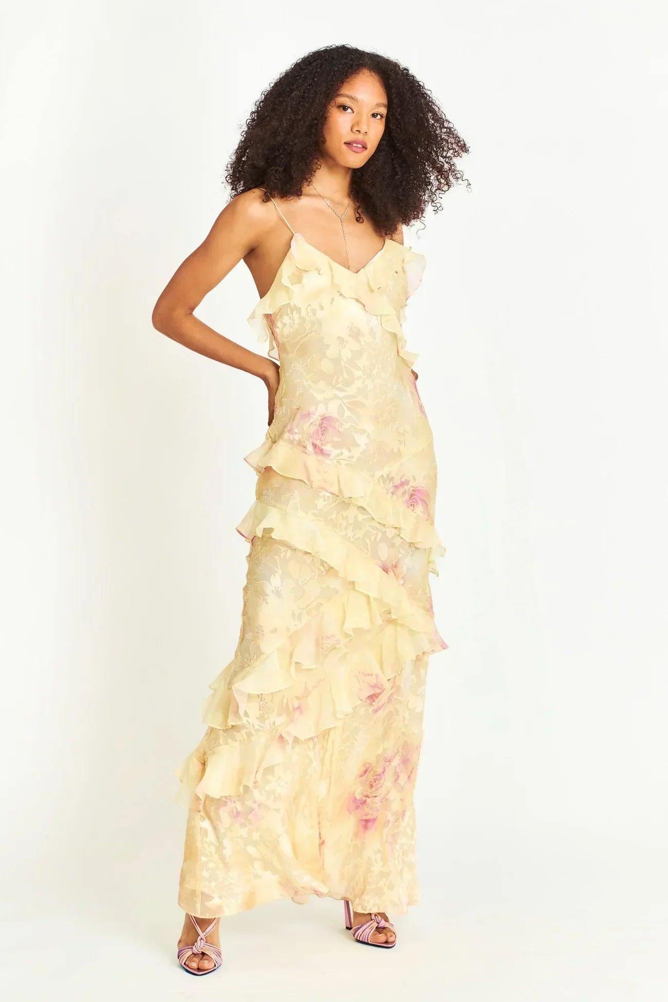 Nora | Langes Kleid mit Volants und V-Ausschnitt