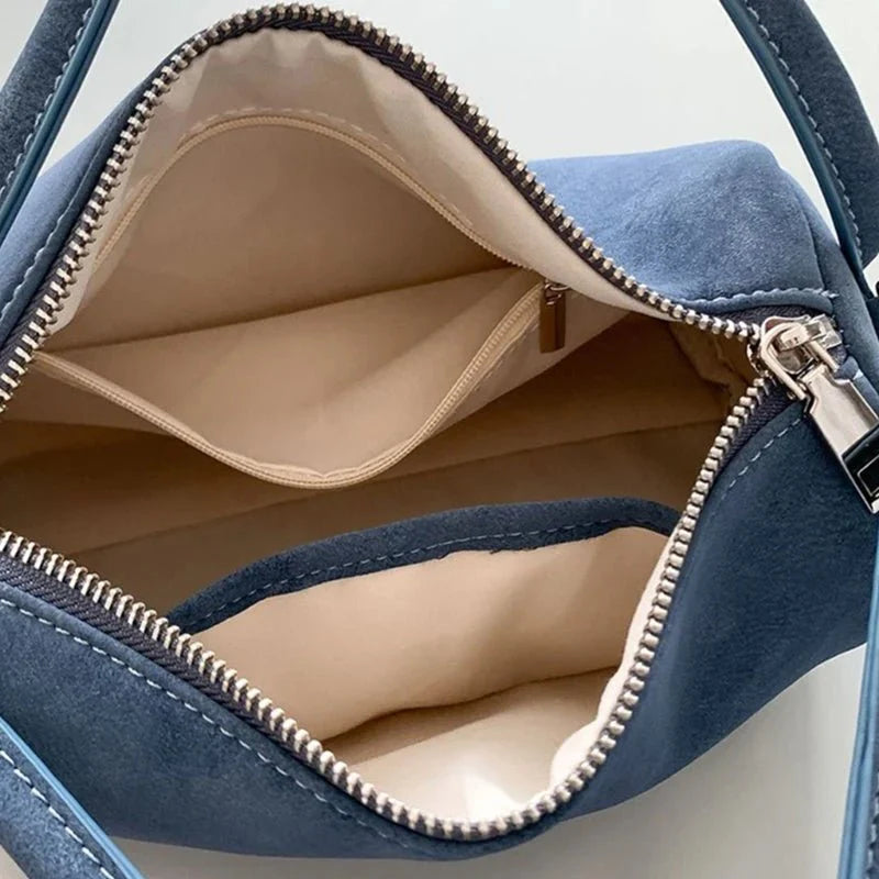 Elvara Schultertasche aus Veloursleder