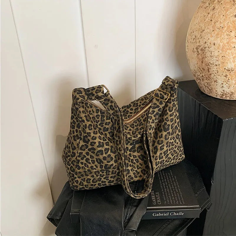 Gavira | Damen Schultertasche mit Leopardenmuster