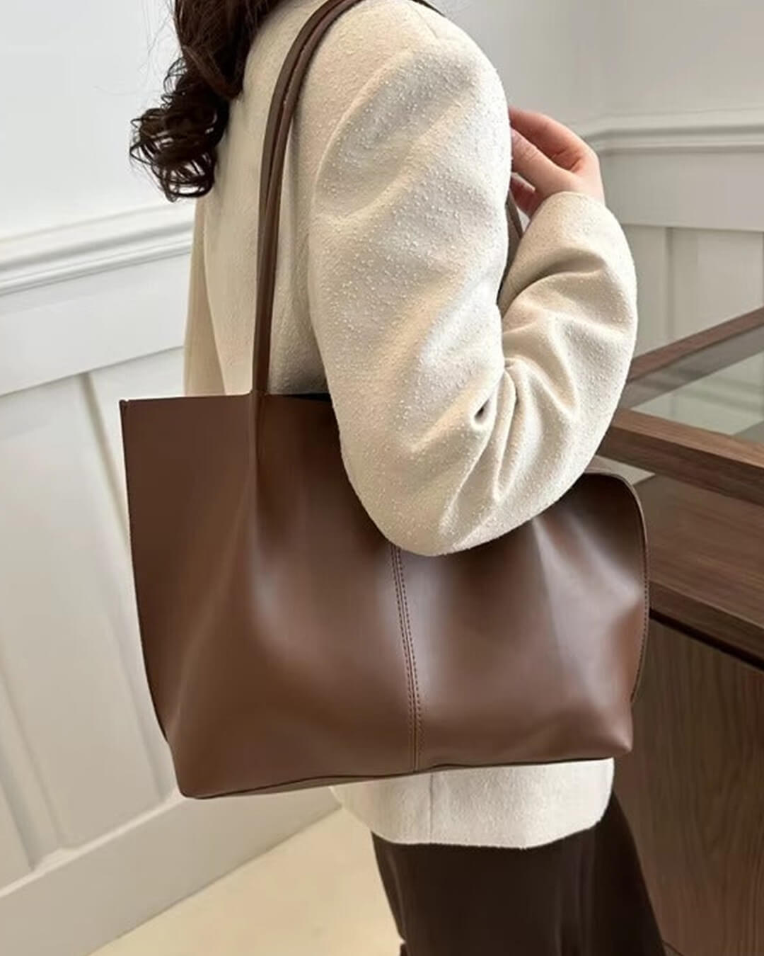 Large Women’s Tote Bag with Open Construction