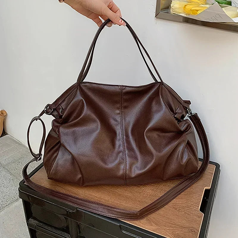 Jorella | Damen Schultertasche mit weicher Silhouette