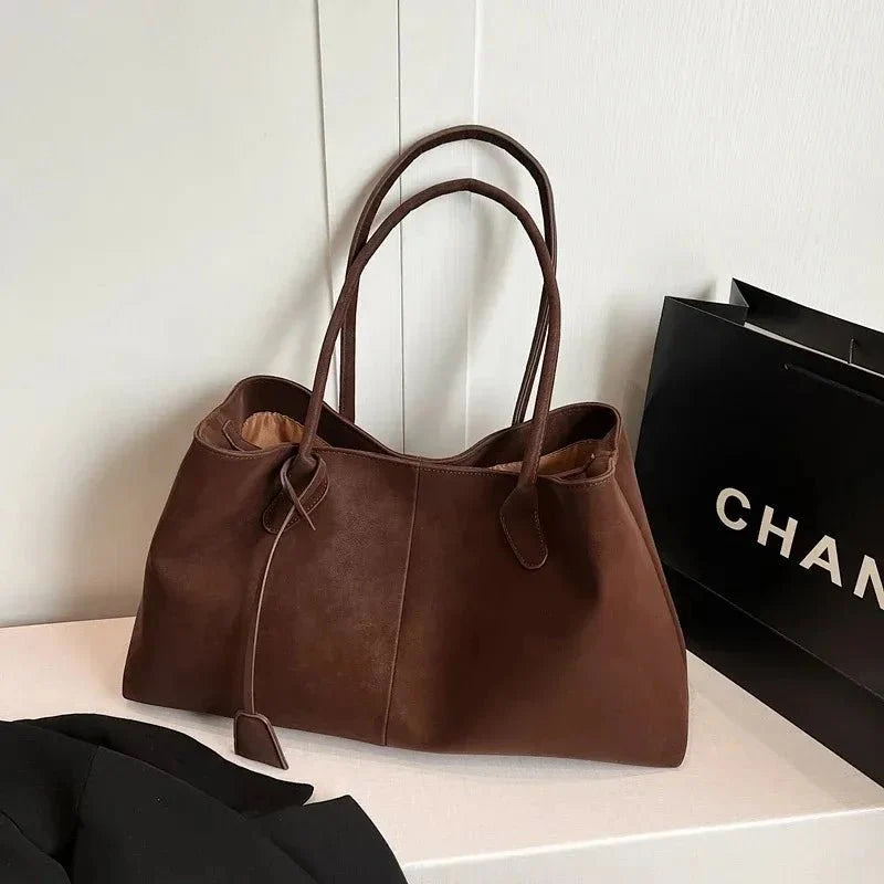 Nerra Schultertasche mit Doppelgriffen und Magnetverschluss