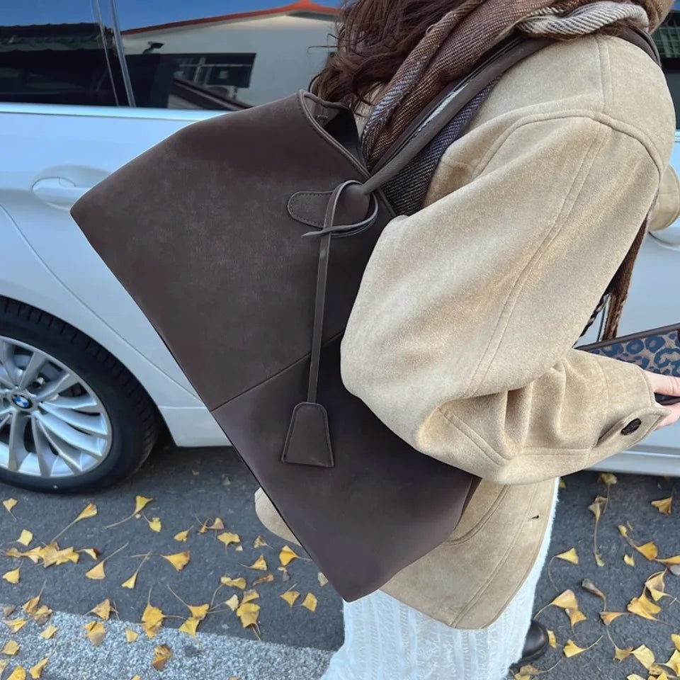 Nerra Schultertasche mit Doppelgriffen und Magnetverschluss