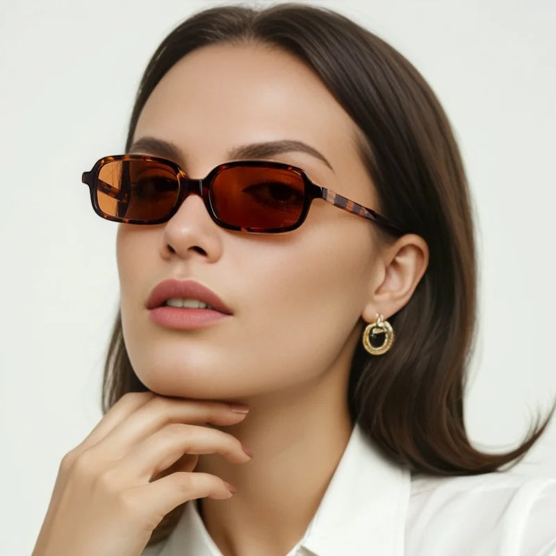 Nyxie Damen Sonnenbrille mit rechteckiger Fassung und getönten Gläsern
